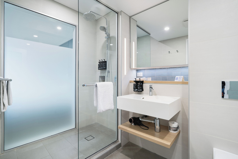 Bathroom 3, Mantra Bunbury, Bunbury