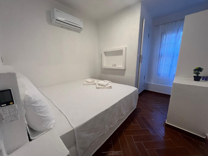 Room 2, Ayvalık City House, Ayvalık