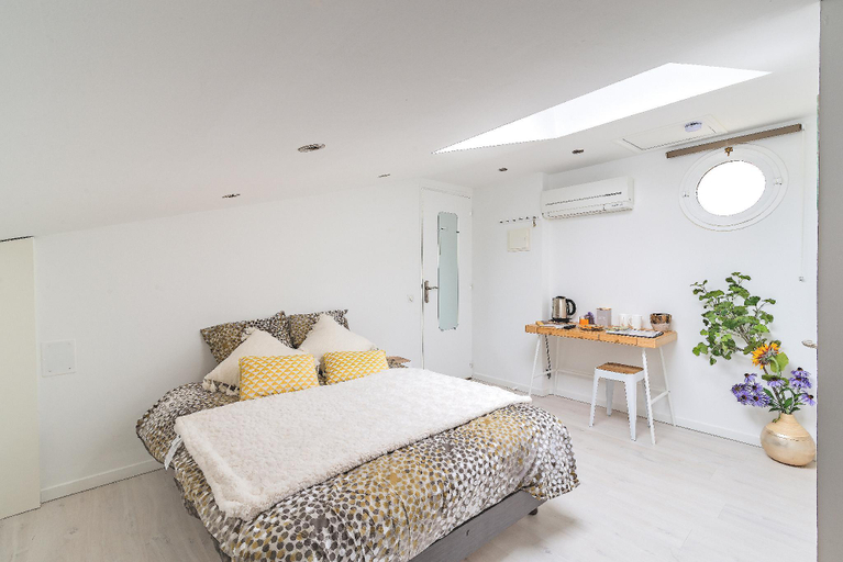 Bedroom, Apartment Historical Center Place Crillon L2, Vaucluse