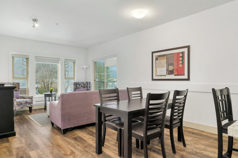 Others 5, Elevated Escapes 2BR Suite Overlooking Lake, Fraser Valley