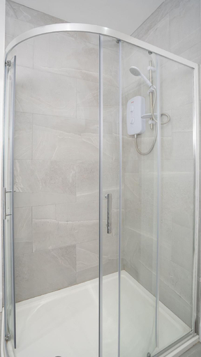 Bathroom 2, Luxury Central 4 BDR house by Belfast City Breaks, Belfast
