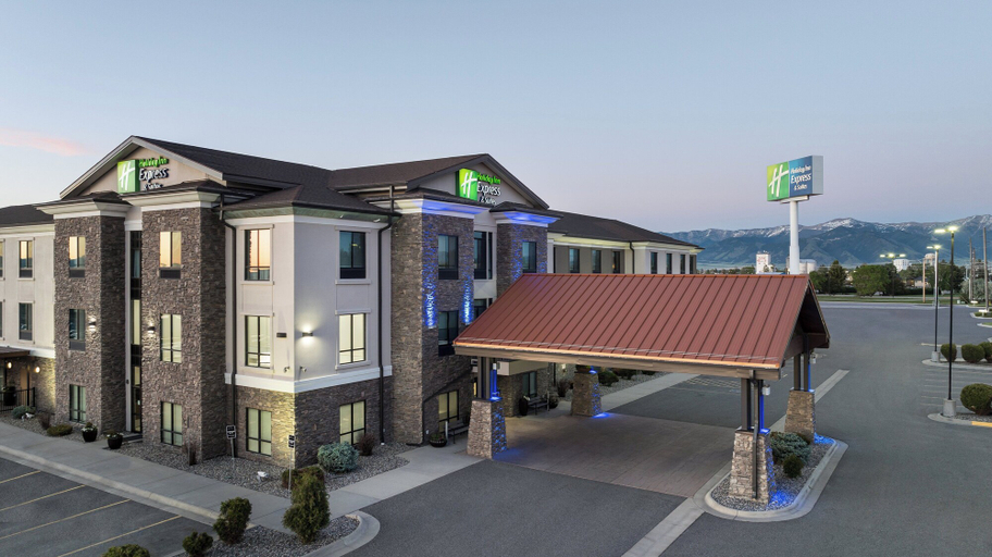Exterior & Views