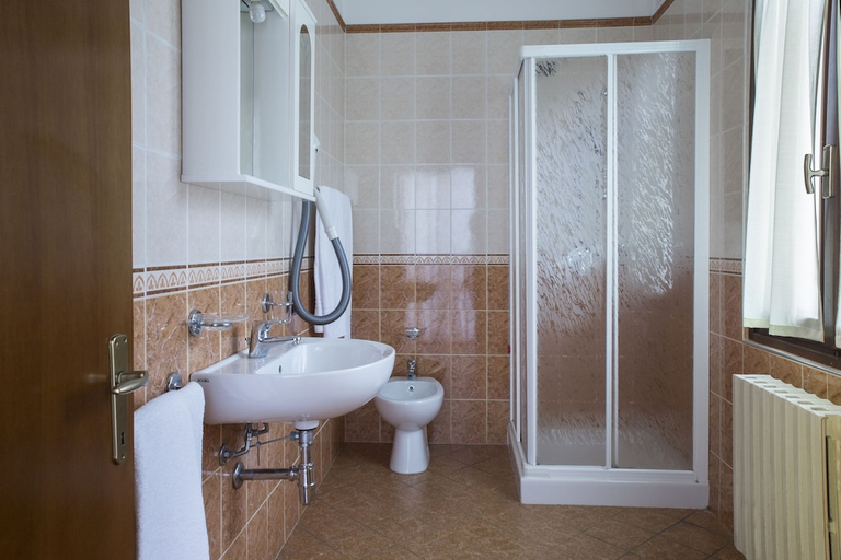 Bathroom 3, Hotel Gardenia, Brescia
