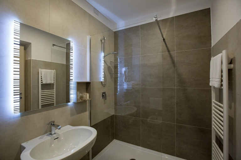 Bathroom 5, Hotel Villa Malpensa, Varese