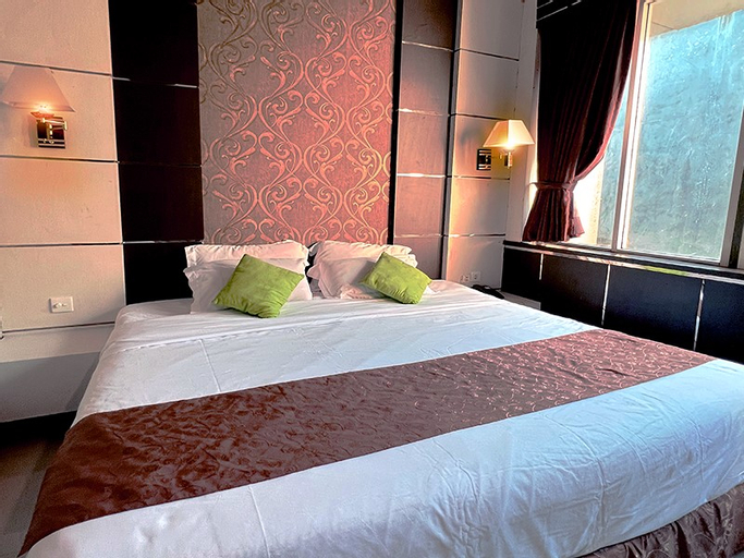 Bedroom 2, Royal Global Hotel, Palangkaraya