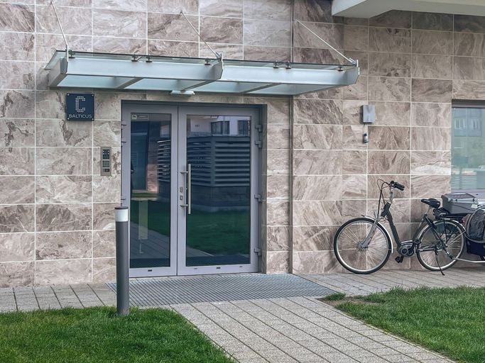 Exterior & Views, Cozy Apartment for 5 by Renters, Kamień