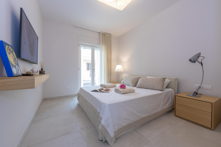 Bedroom 2, Mina Apartment 100m From Sea, Bari