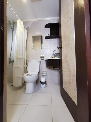 Bathroom 12