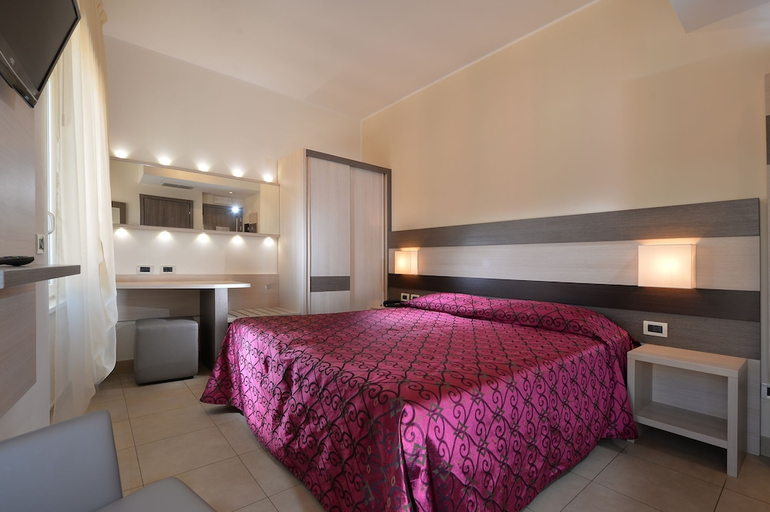 Bedroom 3, Hotel Siena, Verona
