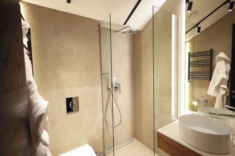 Bathroom 4, Epoca