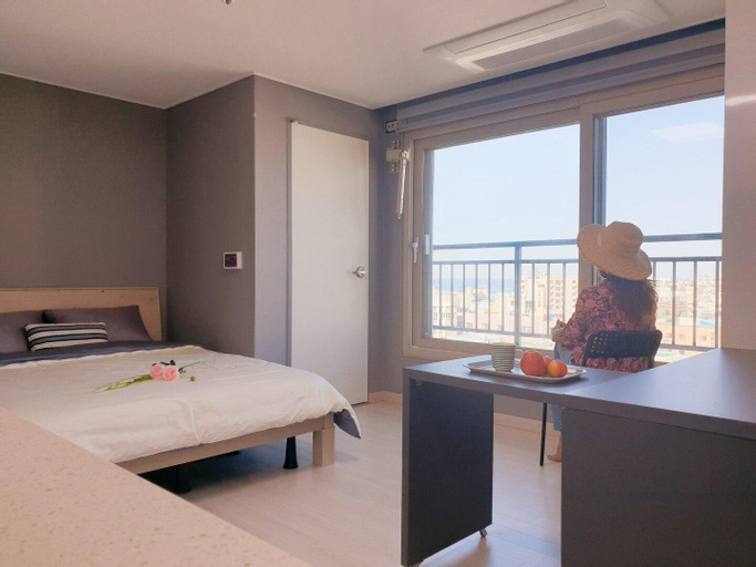 ARA Palace #905 - Near the airport, City/Ocean View, 10 minutes to Dongmun Market, Cooking available, Jeju
