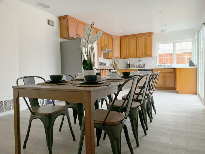 Dining Room 5, @ Marbella Lane - 4BR Alluring Home, Alameda