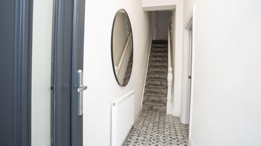 Others 5, Luxury Central 4 BDR house by Belfast City Breaks, Belfast