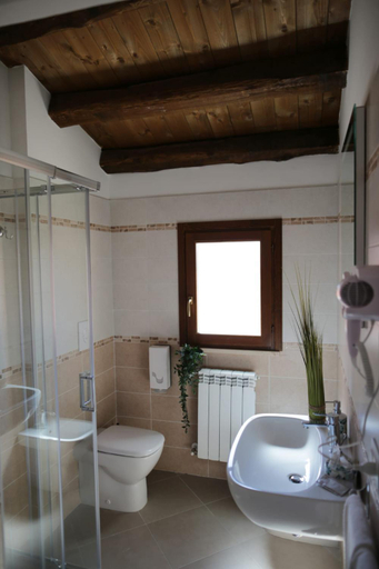 Bathroom 2, B&B Eden, L'Aquila