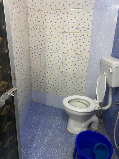 Bathroom 2, PG Mahira Dormitory, Mumbai Suburban