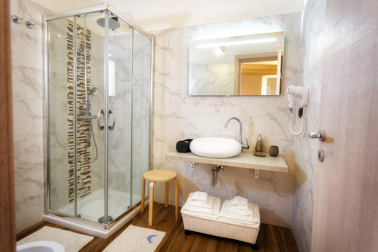 Bathroom 2, Filigus, Lecce