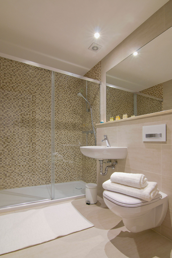Bathroom 3, Bentley Holiday Apartments - West One, Gibraltar
