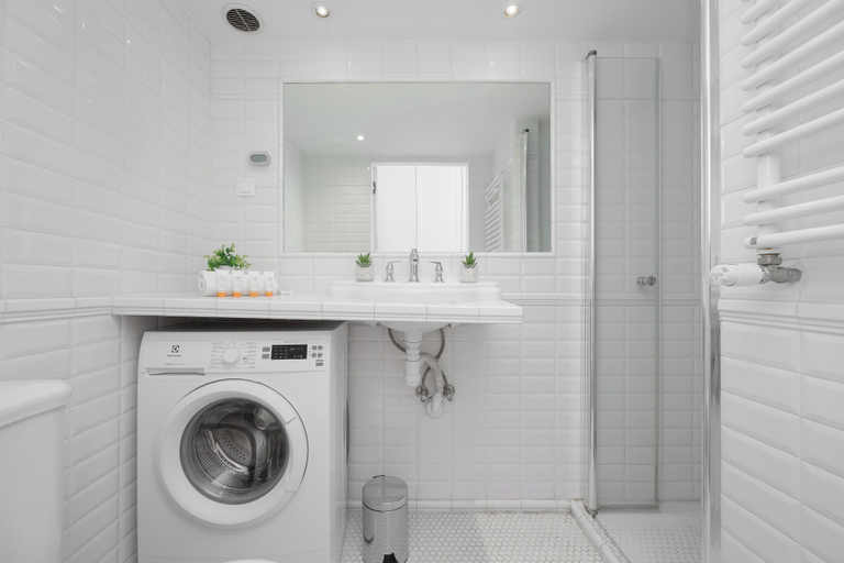Bathroom 4, Bright Apartment for 4 by Renters, Warsaw