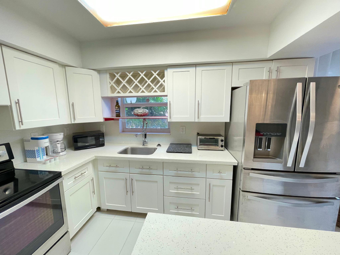 Others 3, Perfect Beach Escape 1BD/1Bath Close to Everything, Broward