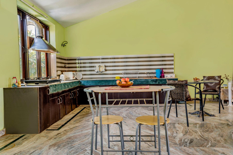 Serene 2-bedroom farmhouse with a garden /72408, Gurgaon