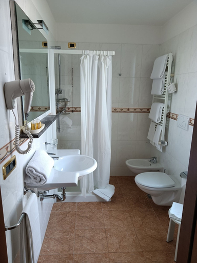 Bathroom 3, Hotel President Venezia, Venezia