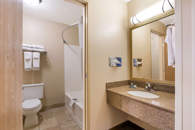 Bathroom 4, Best Western Empire Towers, Minnehaha