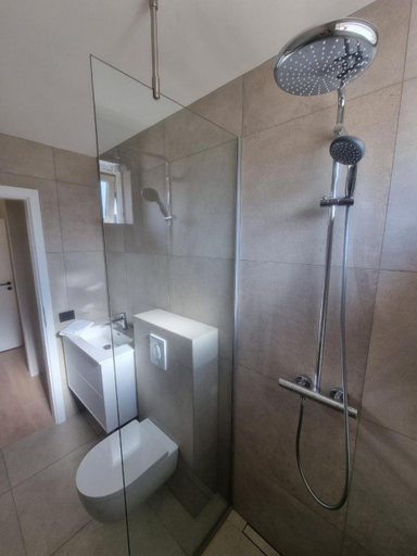 Bathroom 2, Dúfan Apartments, Ísafjarðarbær