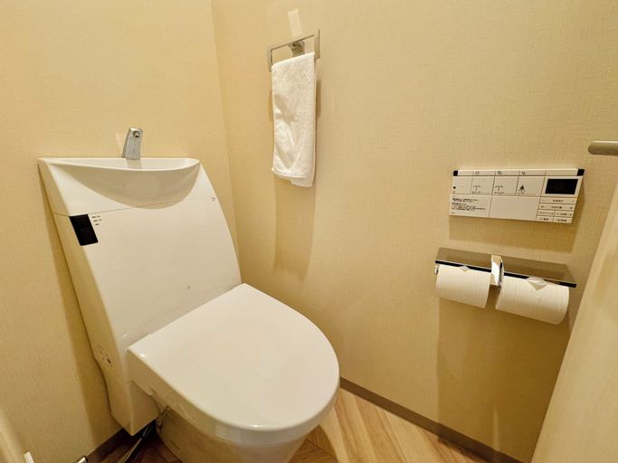 Bathroom 13