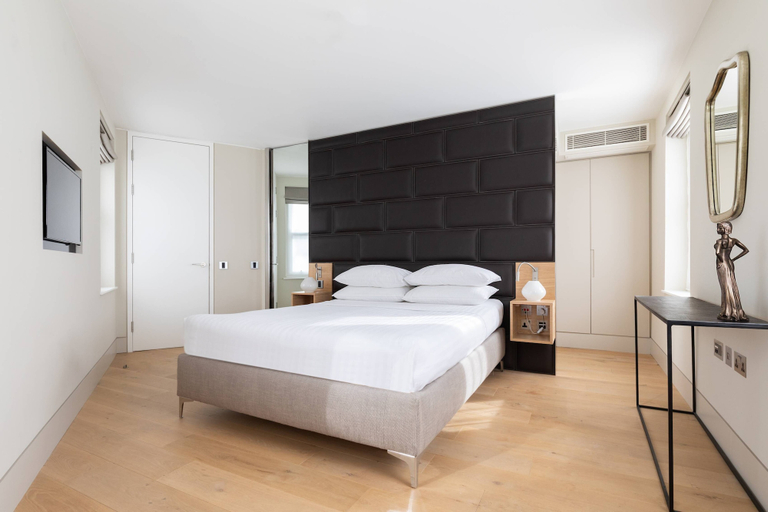 Bedroom 4, Hanway Street by Onefinestay, London
