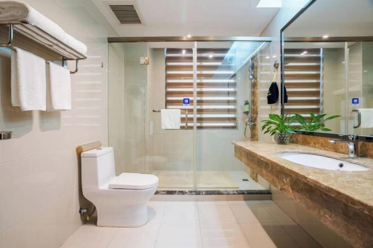 Bathroom 4, Jinggu Yingjiang International Hotel, Pu'er