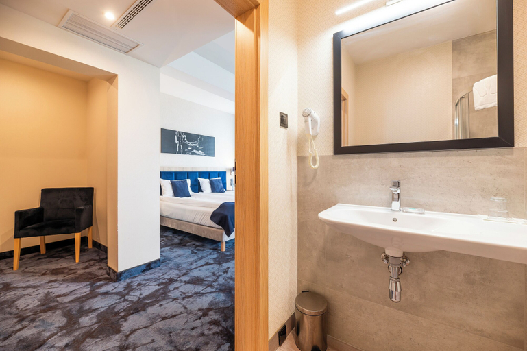 Bathroom 4, Ignasiak Hotel, Września