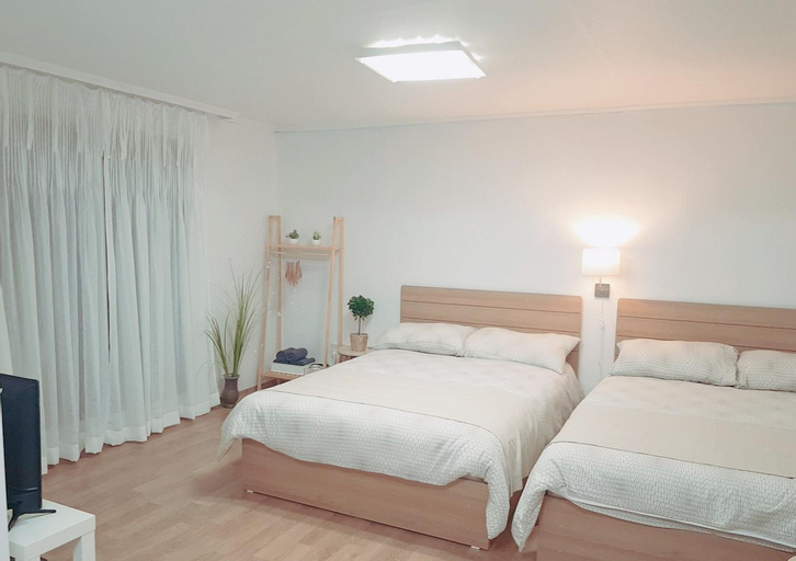 #3  Hongdae Lovely Studio, Seodaemun