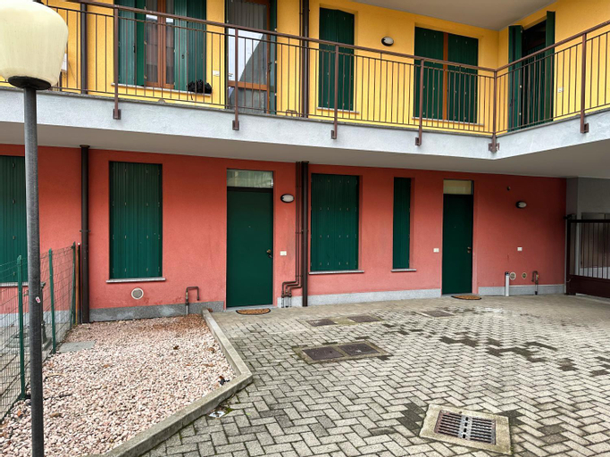 B e B House, Varese