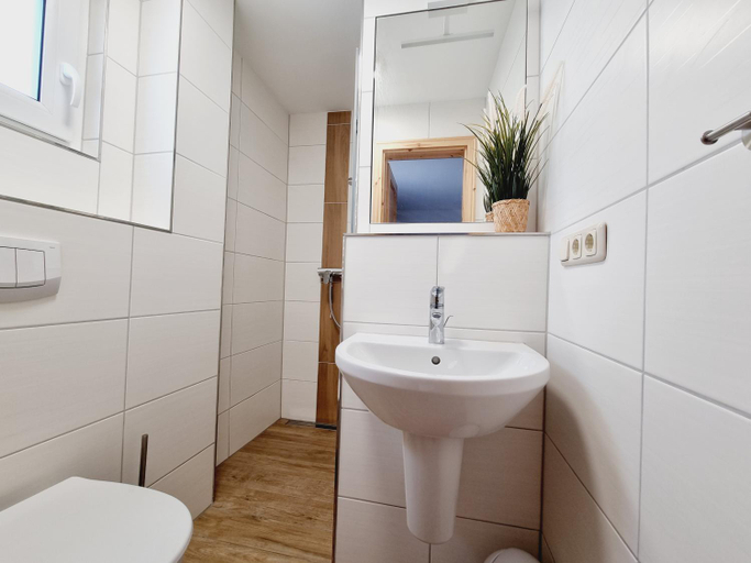 Bathroom 3, Pension & Wirtshaus ''Tun Eikkoter'' Kobel II, Vorpommern-Rügen