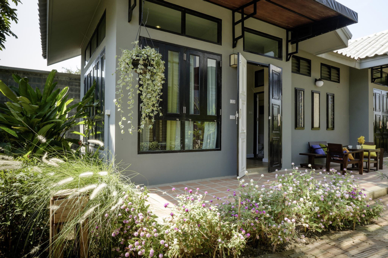 Exterior 1