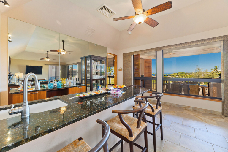 Food & Drinks, Hilton Pool Pass Luxurious Penthouse Oasis, Hawaii