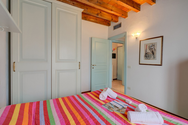 Room 2, Azzurro Apartment in Peschiera del Garda, Verona