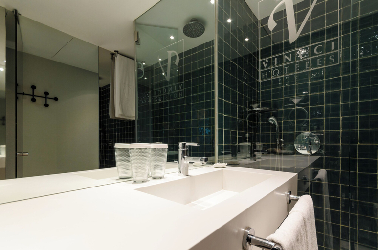 Bathroom 5, Hotel Vincci Baixa, Lisbon