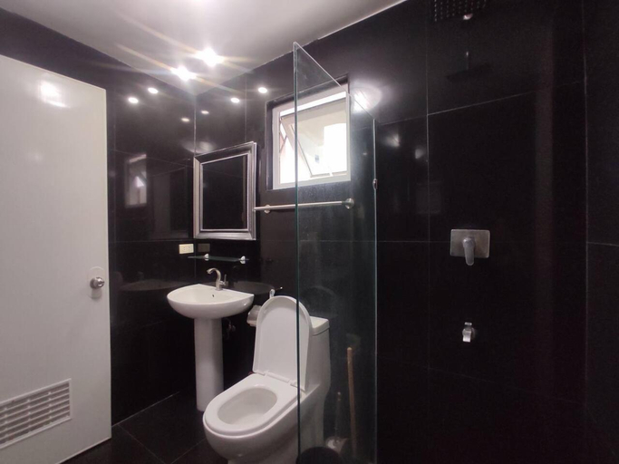 Bathroom 4, Condo at Kandi tower 1, Mabalacat