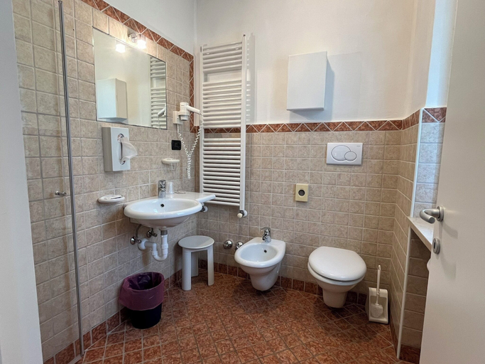 Bathroom 4, Hotel Sayonara, Trento