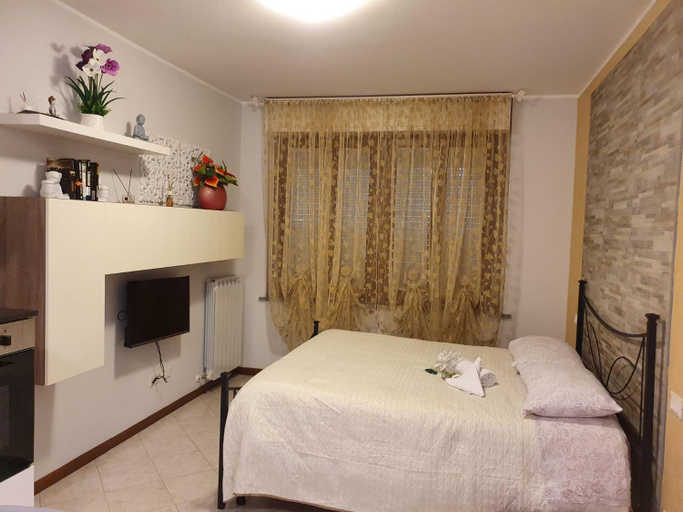 Others 1, B e B House, Varese