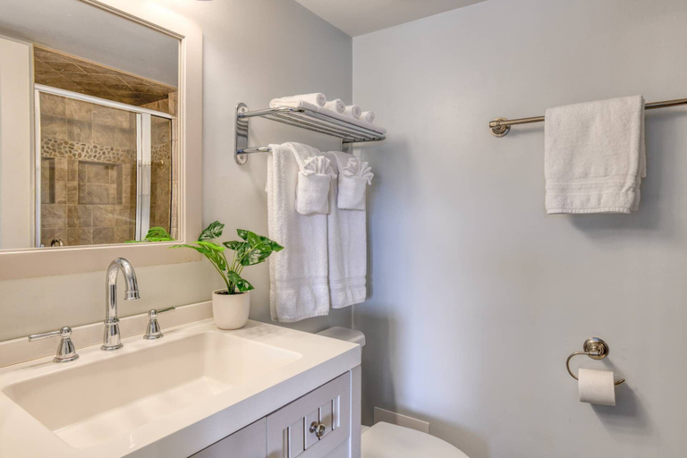 Bathroom 4, Beachtime, Saint Johns