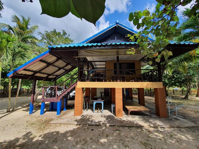 Beach front House at Hadsamran beach, K. Hat Samran