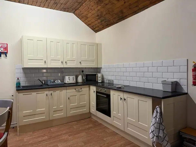 Private kitchen, 2 Bed-sleeps 4-sea View-pet Friendly-parking, Carmarthenshire