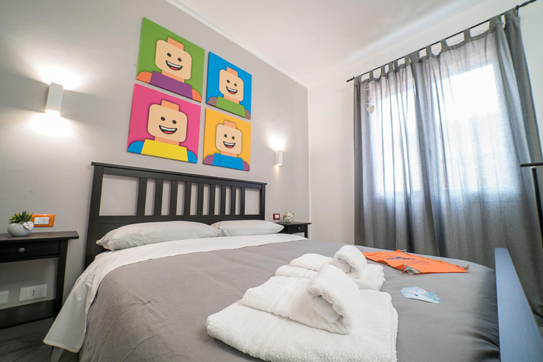 Bedroom 2, La Casa dei Balocchi B&B, Savona