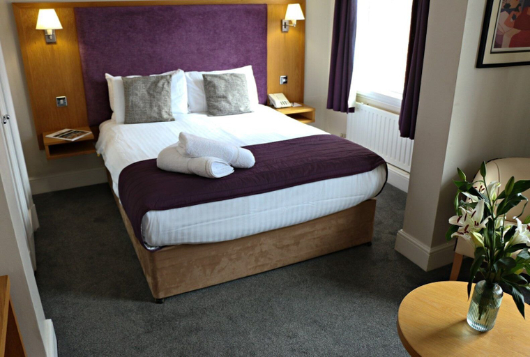 Bedroom 2, The Chequers Hotel, West Berkshire