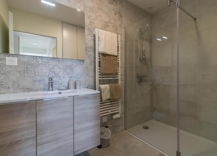 Bathroom 4, Domaine le Caprougeat, Haute-Garonne