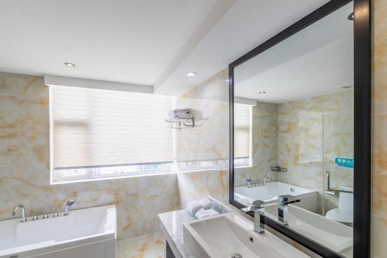 Bathroom 4, Jinguan Hotel, Qiandongnan Miao and Dong