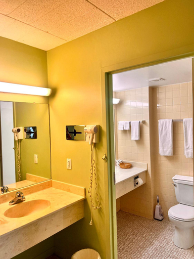 Bathroom 3, Lively Inn and Suites, Greater Sudbury