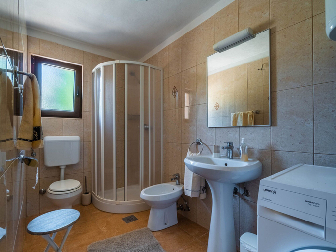 Bathroom 4, Villa in Rakalj Near Secluded Beaches, Marčana
